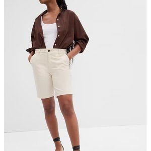 GAP 9" Mid Rise Beige Twill Bermuda Shorts / NWT / Size 8